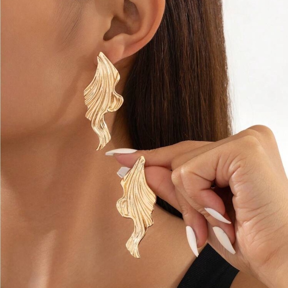 Gold wavey oversized earrings
